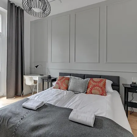 Grand - Two Bedroom, 6 Person Center * Sopot
