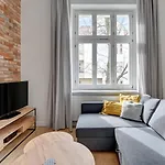 Grand - Two Bedroom, 6 Person Center *
