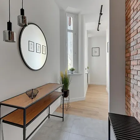 Grand - Two Bedroom, 6 Person Center Apartament