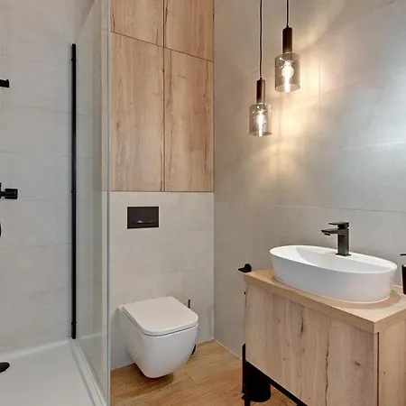 Grand - Two Bedroom, 6 Person Center Apartament