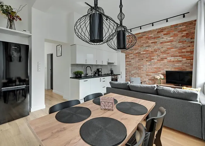 Grand - Two Bedroom, 6 Person Center Apartament *