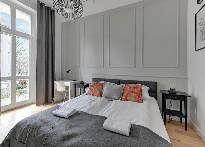 Grand - Two Bedroom, 6 Person Center * Sopot